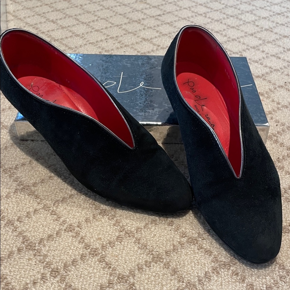 Pas de rouge suede shoes